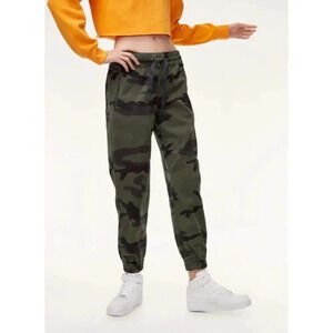 ARITZIA |  TNA ALIX CAMO JOGGER